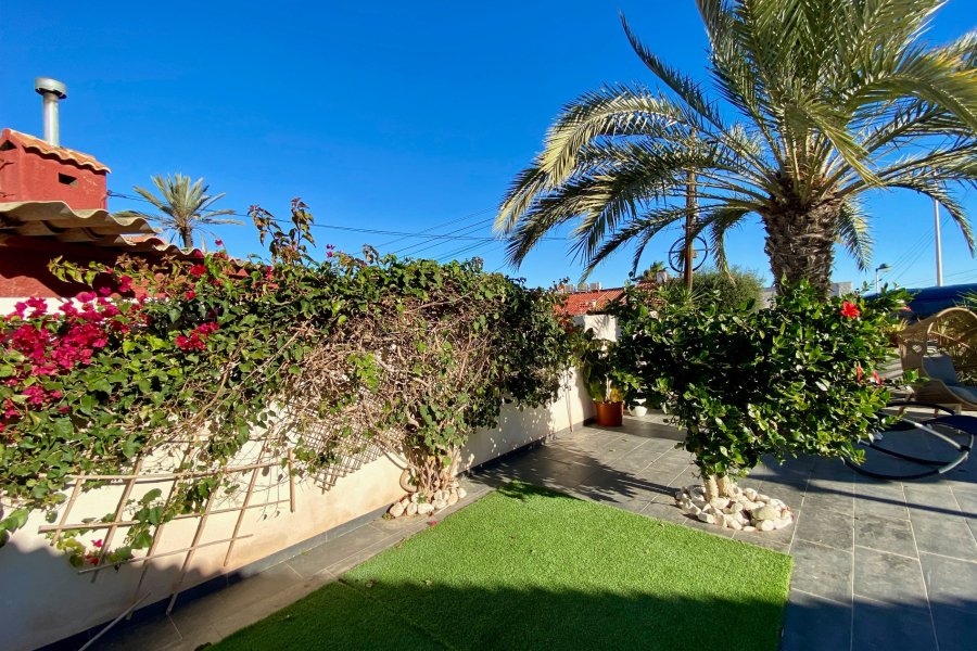 Resale - Villa / Semi detached - Torrevieja  - La Mata