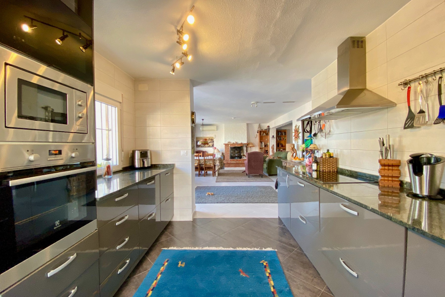 Resale - Villa / Semi detached - Torrevieja  - La Mata