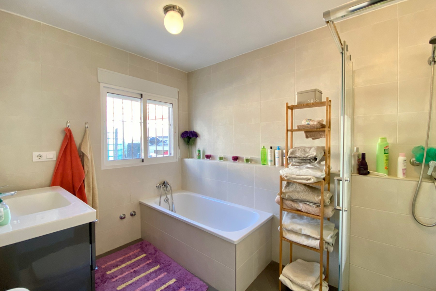 Resale - Villa / Semi detached - Torrevieja  - La Mata