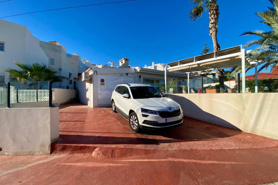 Resale - Villa / Semi detached - Torrevieja  - La Mata