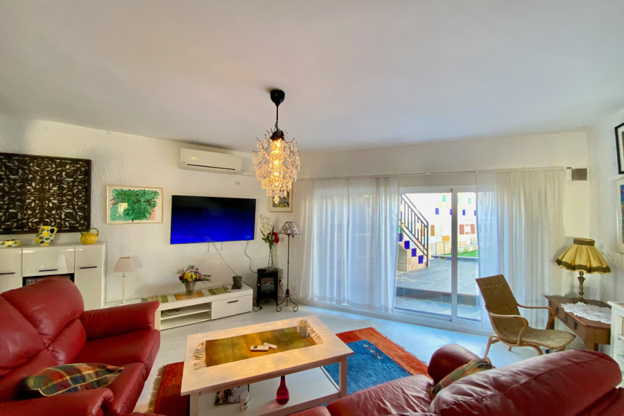 Resale - Villa / Semi detached - Torrevieja  - La Mata