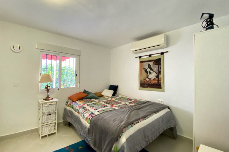 Resale - Villa / Semi detached - Torrevieja  - La Mata