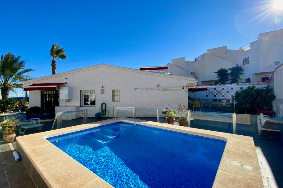 Resale - Villa / Semi detached - Torrevieja  - La Mata