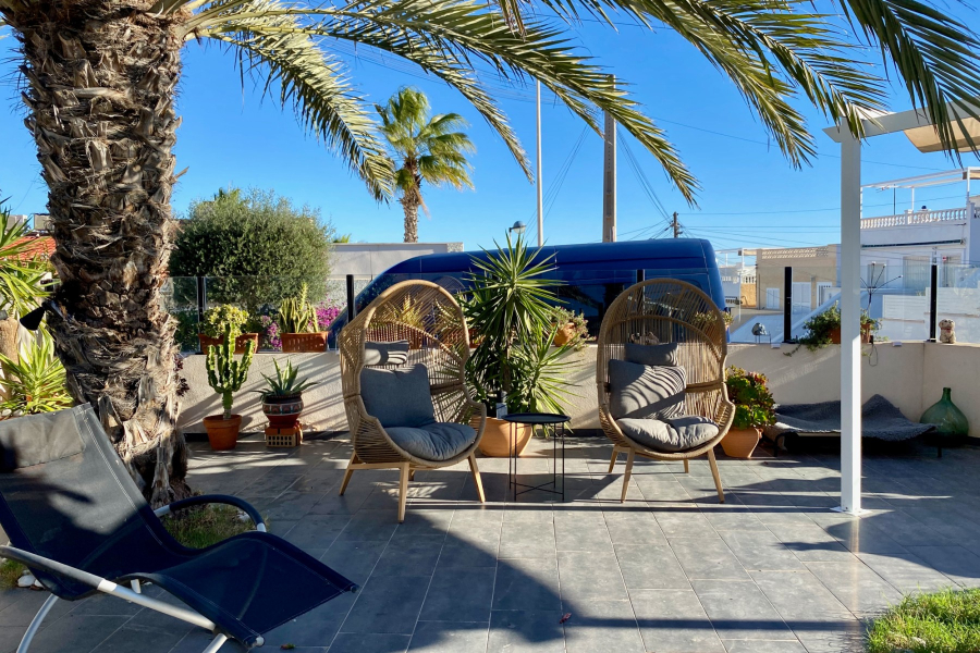 Resale - Villa / Semi detached - Torrevieja  - La Mata