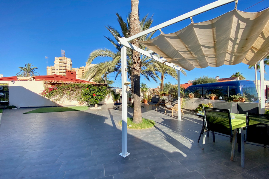 Resale - Villa / Semi detached - Torrevieja  - La Mata