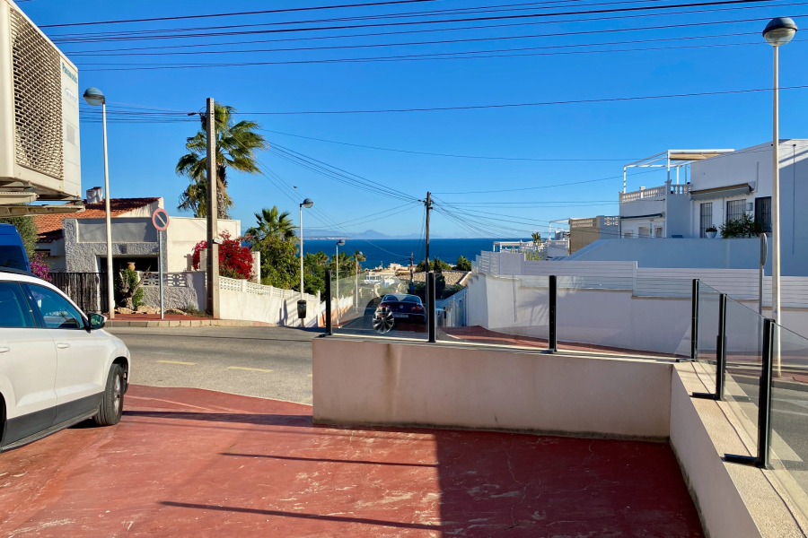 Resale - Villa / Semi detached - Torrevieja  - La Mata