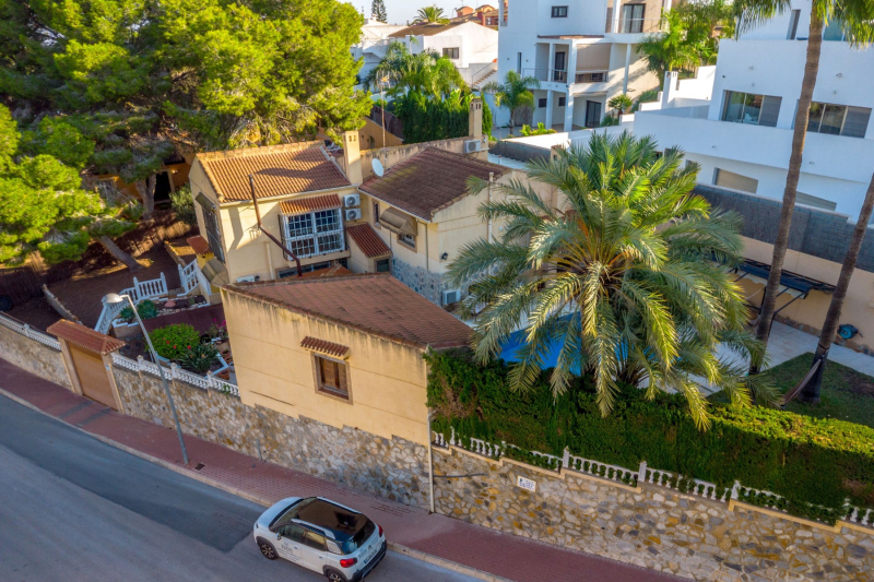 Villa / Semi detached - Resale - Torrevieja  - Los Balcones