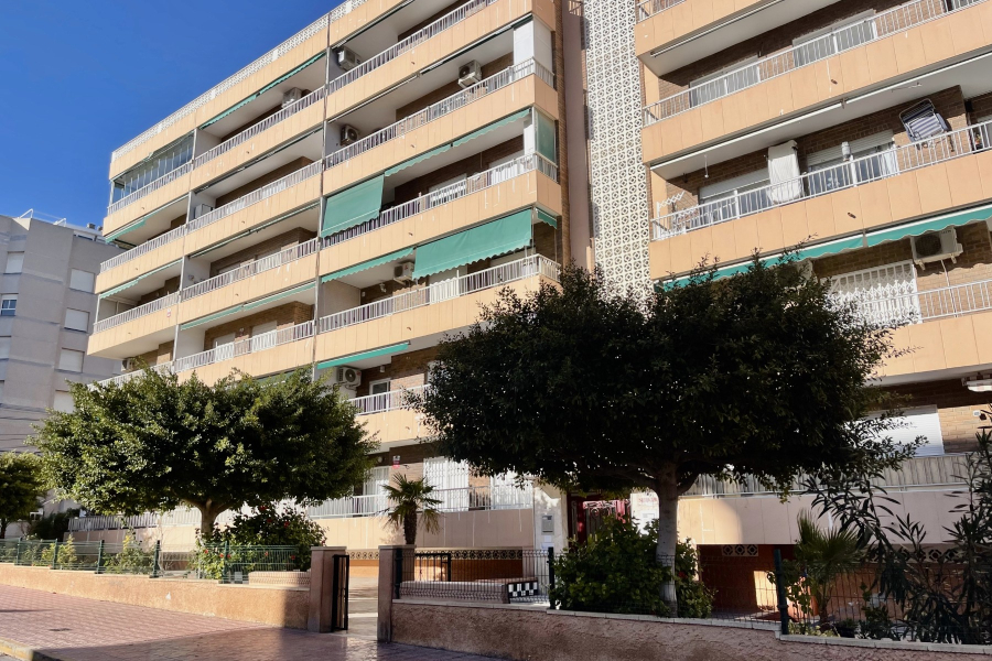Resale - Lägenhet / Bungalow  - Orihuela Costa - Punta Prima