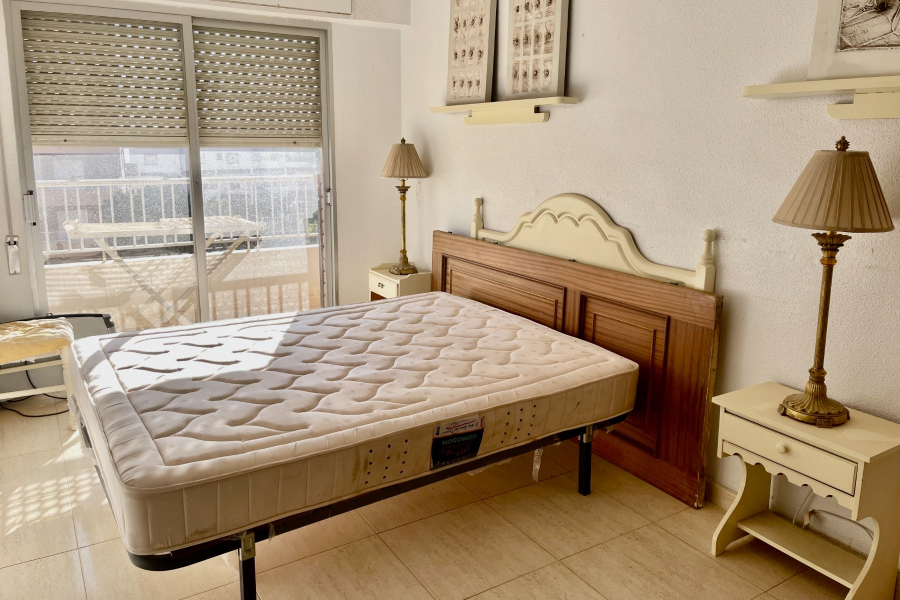 Resale - Lägenhet / Bungalow  - Orihuela Costa - Punta Prima