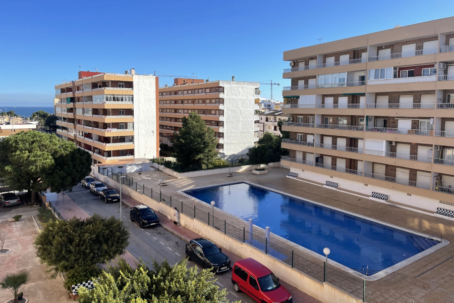Resale - Lägenhet / Bungalow  - Orihuela Costa - Punta Prima