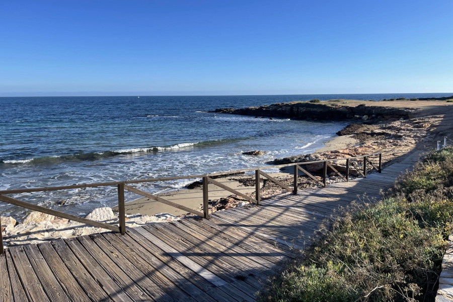 Resale - Lägenhet / Bungalow  - Orihuela Costa - Punta Prima