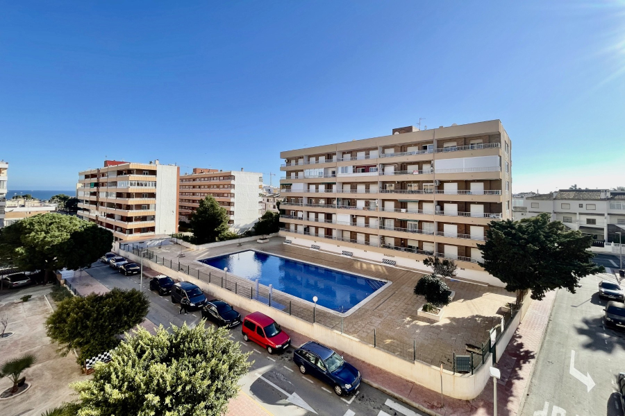 Resale - Lägenhet / Bungalow  - Orihuela Costa - Punta Prima