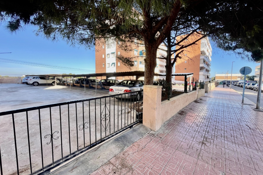 Resale - Lägenhet / Bungalow  - Orihuela Costa - Punta Prima