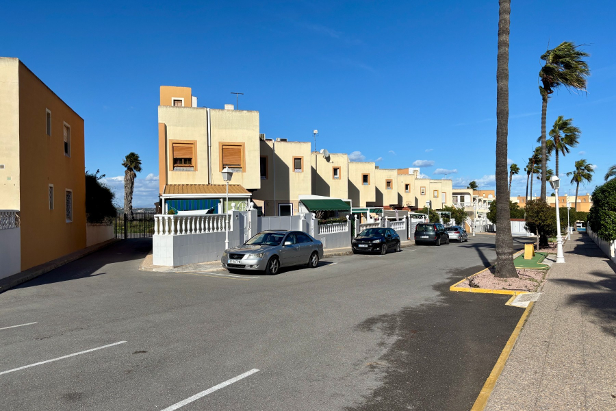 Resale - Apartamento/Bungalow - Torrevieja  - La Mata