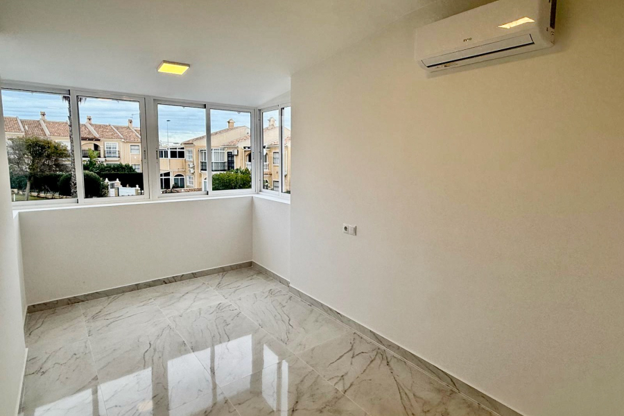 Resale - Radhus / Duplex - Torrevieja  - Aguas Nuevas