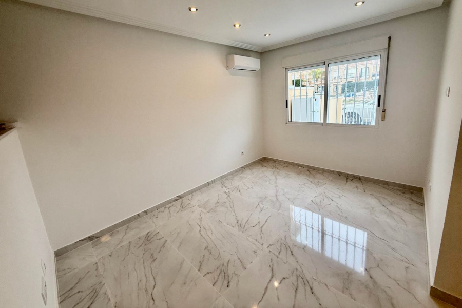 Resale - Radhus / Duplex - Torrevieja  - Aguas Nuevas