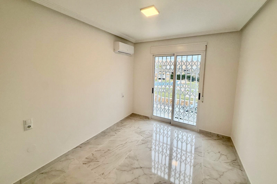 Resale - Radhus / Duplex - Torrevieja  - Aguas Nuevas