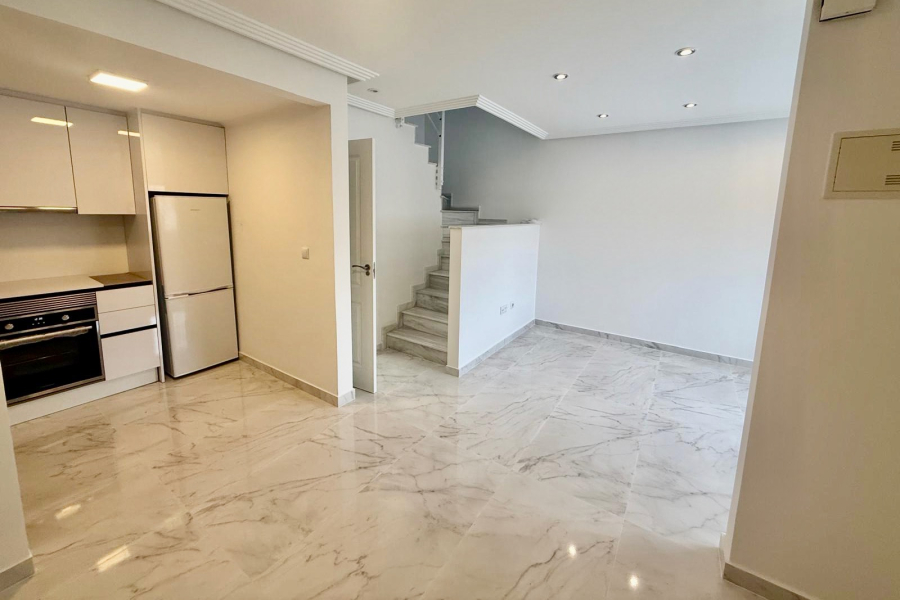 Resale - Radhus / Duplex - Torrevieja  - Aguas Nuevas