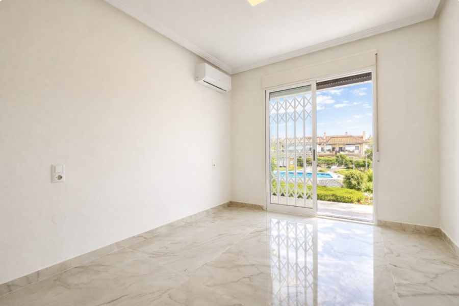 Resale - Duplex / Adosado - Torrevieja  - Aguas Nuevas