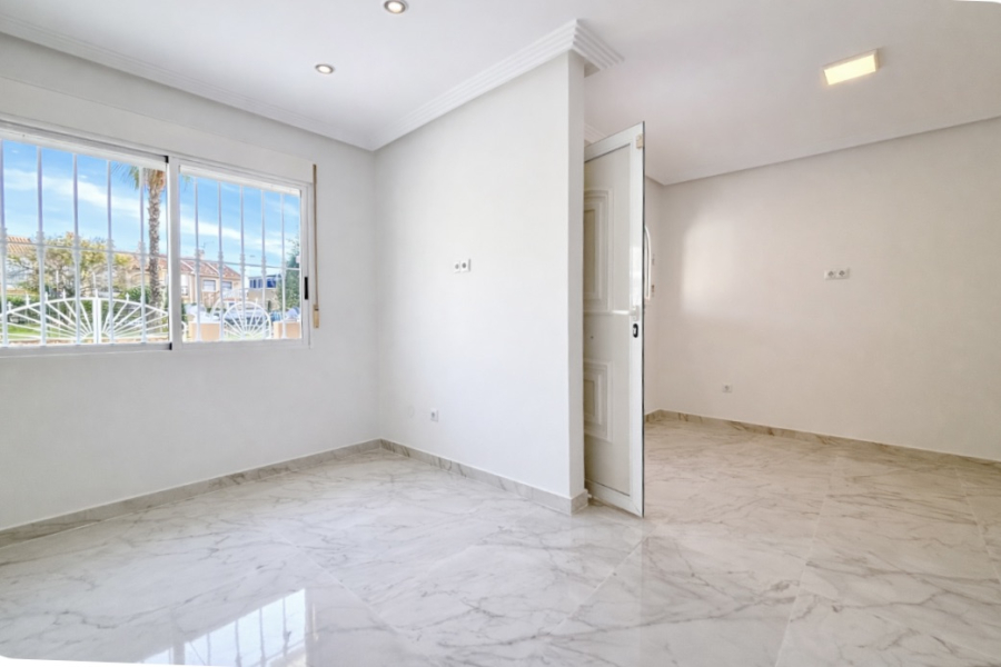 Resale - Duplex / Adosado - Torrevieja  - Aguas Nuevas