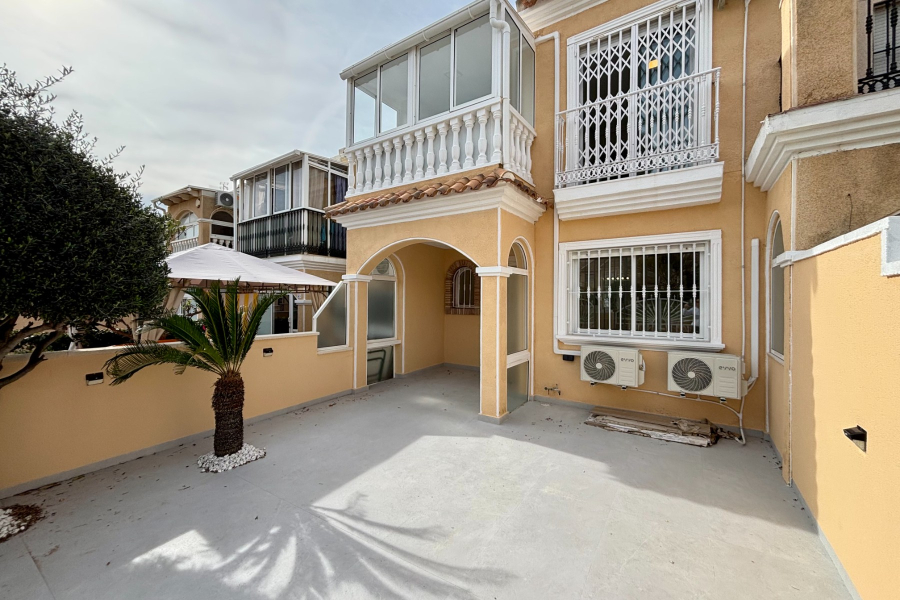 Resale - Duplex / Adosado - Torrevieja  - Aguas Nuevas