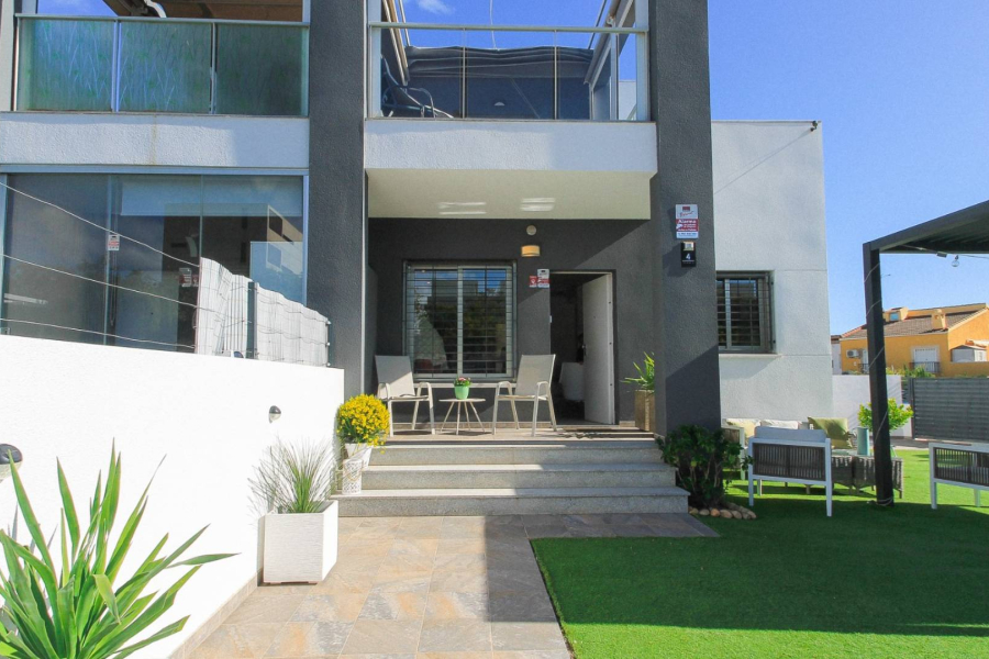 Resale - Townhouse / Duplex - Torrevieja  - Aguas Nuevas