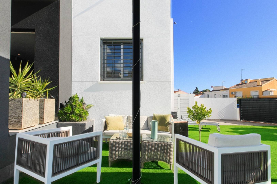 Resale - Townhouse / Duplex - Torrevieja  - Aguas Nuevas