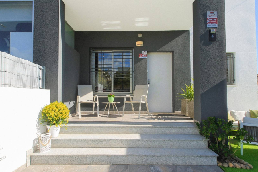 Resale - Townhouse / Duplex - Torrevieja  - Aguas Nuevas