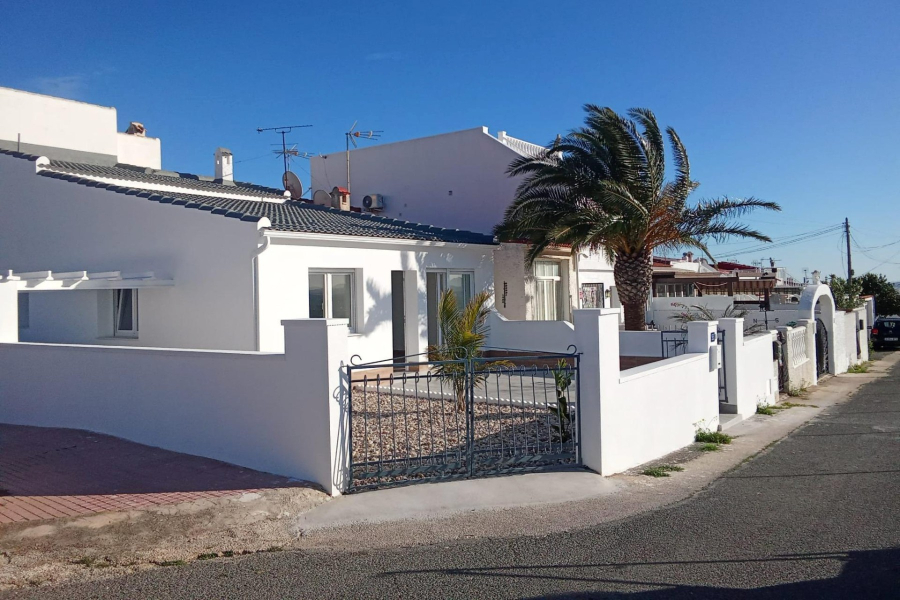 Resale - Villa / Semi detached - Ciudad Quesada