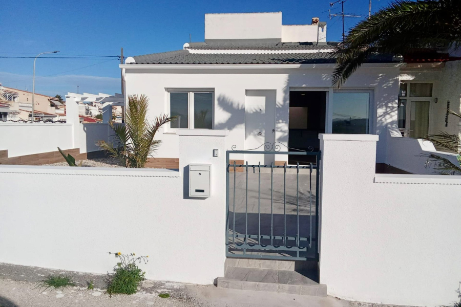 Resale - Villa / Semi detached - Ciudad Quesada