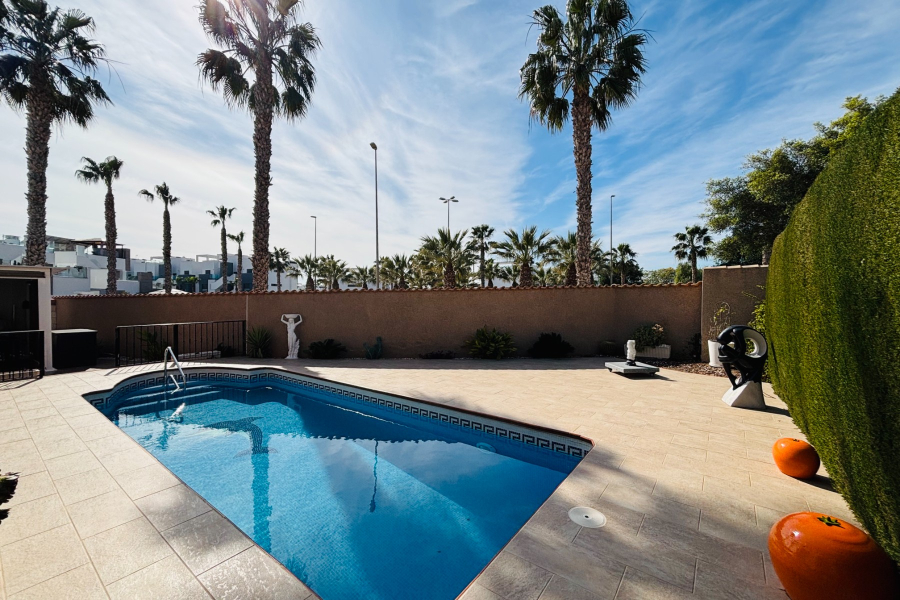 Resale - Villa / Semi detached - Guardamar del Segura - El Raso