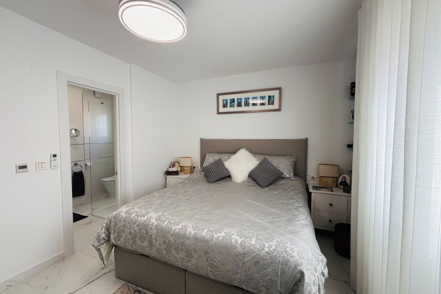 Resale - Villa / Semi detached - Guardamar del Segura - El Raso