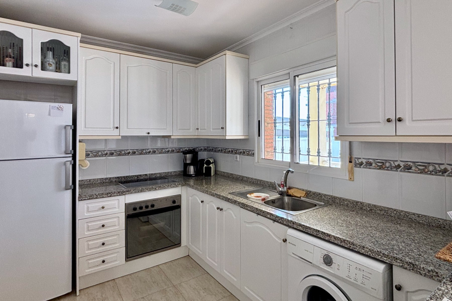 Resale - Villa / Semi-adosado - Pilar de la Horadada