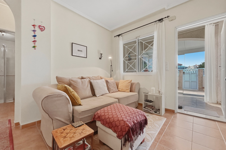 Resale - Lägenhet / Bungalow  - Torrevieja  - Aguas Nuevas