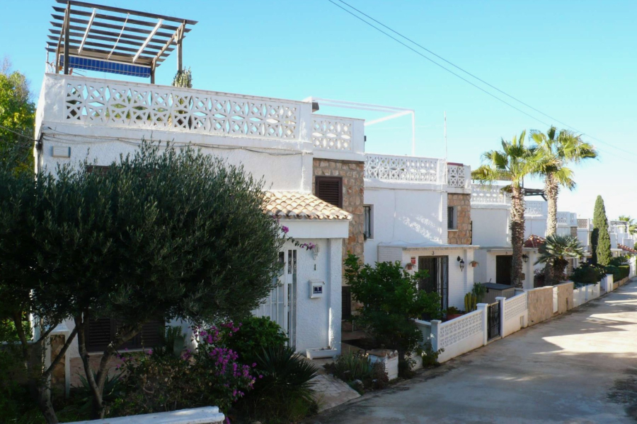 Resale - Villa / Semi detached - Torrevieja  - Lomas del Mar