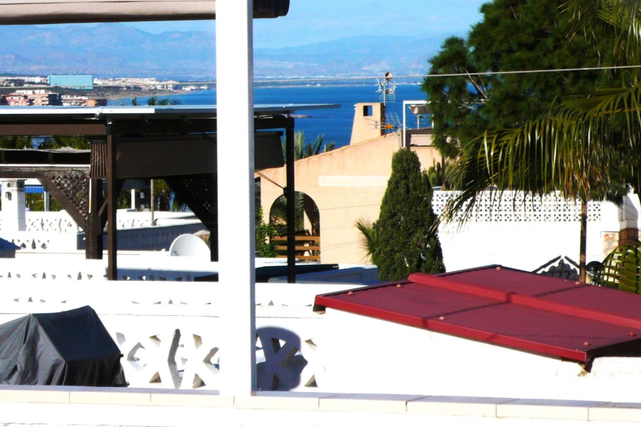 Resale - Villa / Semi detached - Torrevieja  - Lomas del Mar