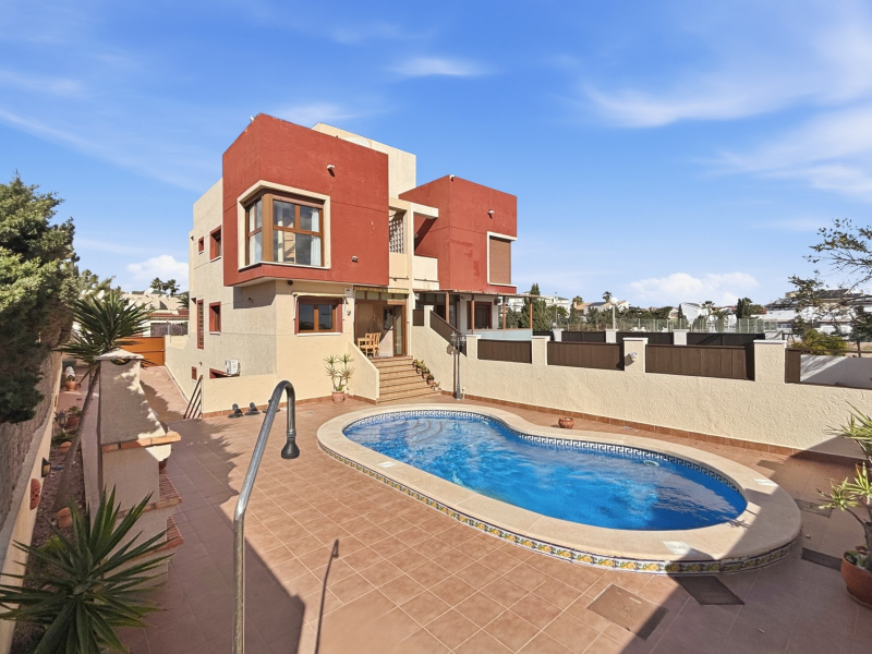 Villa / Semi-adosado - Resale - Torrevieja  - E001054-38