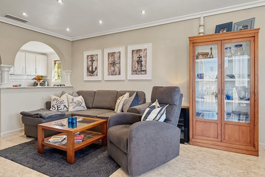 Z drugiej ręki - Willa  - Catral