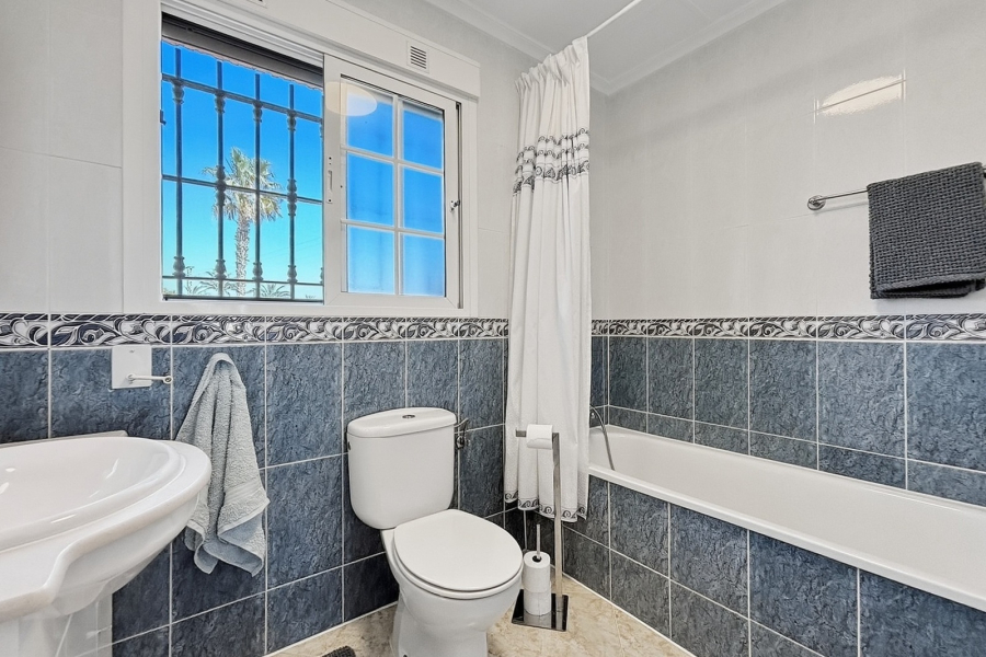 Z drugiej ręki - Willa  - Catral