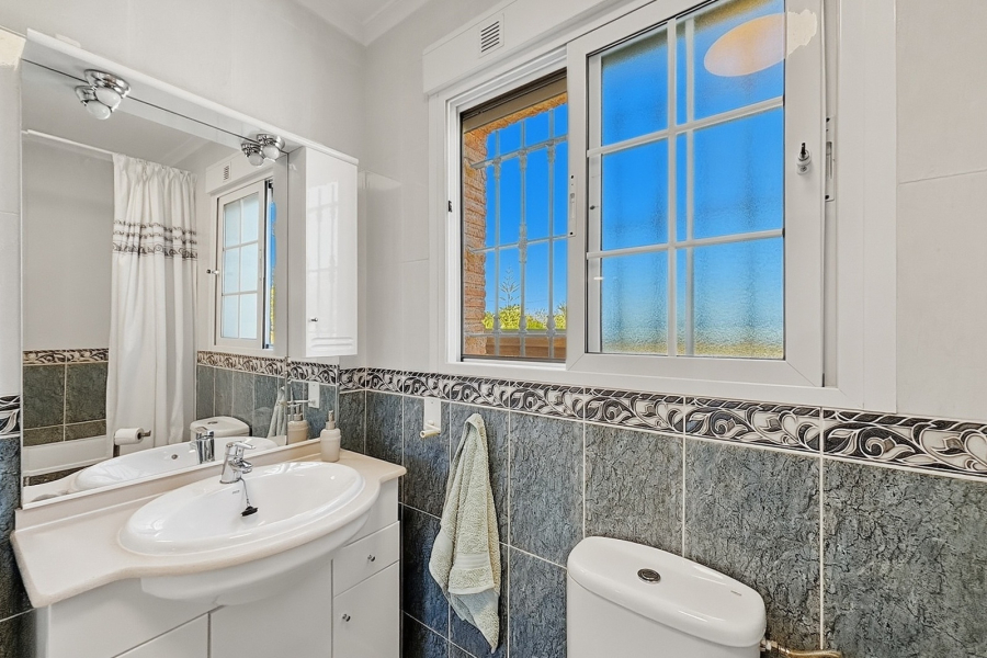 Z drugiej ręki - Willa  - Catral