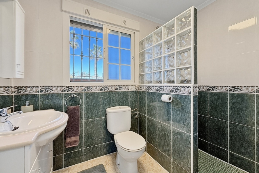 Z drugiej ręki - Willa  - Catral