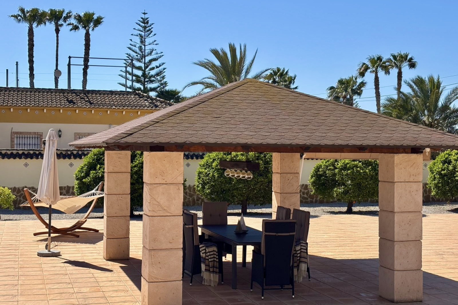 Z drugiej ręki - Willa  - Catral