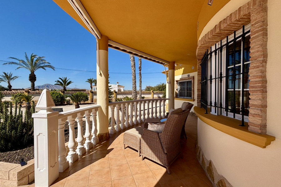 Z drugiej ręki - Willa  - Catral