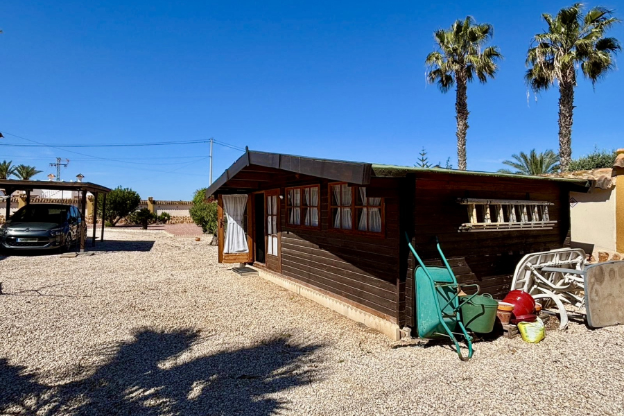 Z drugiej ręki - Willa  - Catral