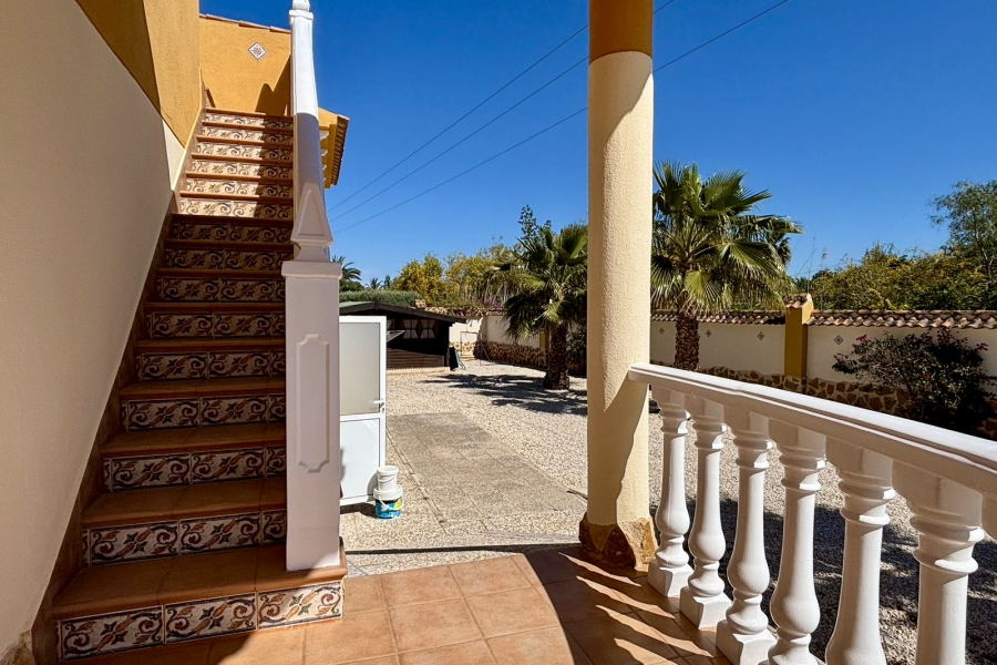 Z drugiej ręki - Willa  - Catral