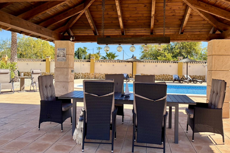 Z drugiej ręki - Willa  - Catral