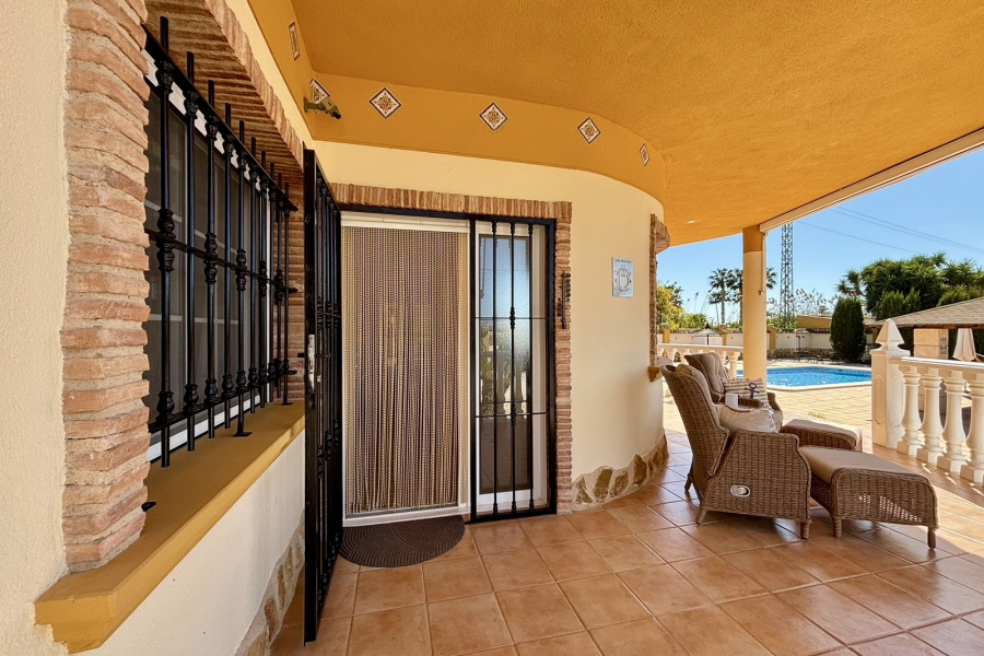 Z drugiej ręki - Willa  - Catral