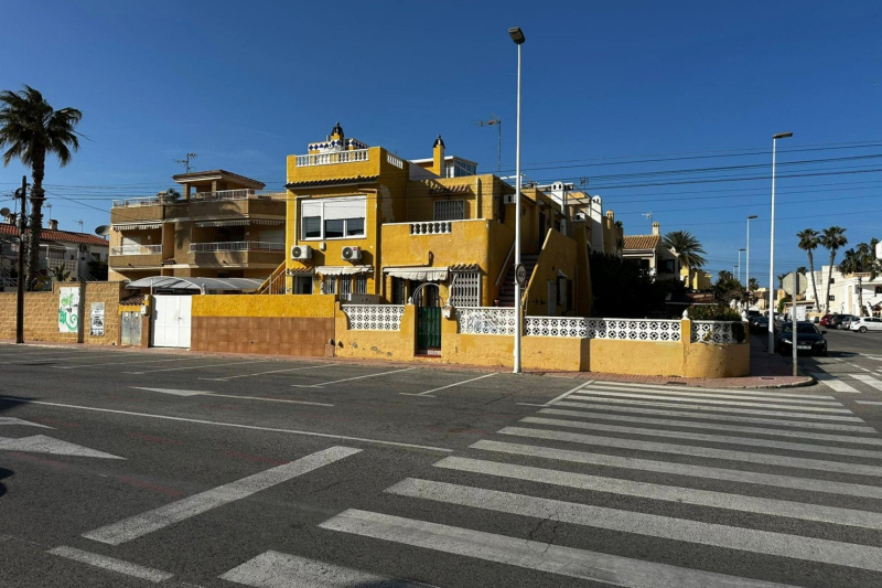 Villa / Semi detached - Resale - Torrevieja  - La Rosaleda - Los Frutales
