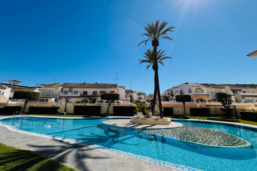 Resale - Apartment/Bungalow - Torrevieja  - La Mata