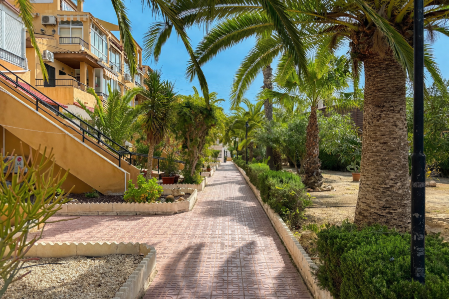 Resale - Apartment/Bungalow - Torrevieja  - La Mata